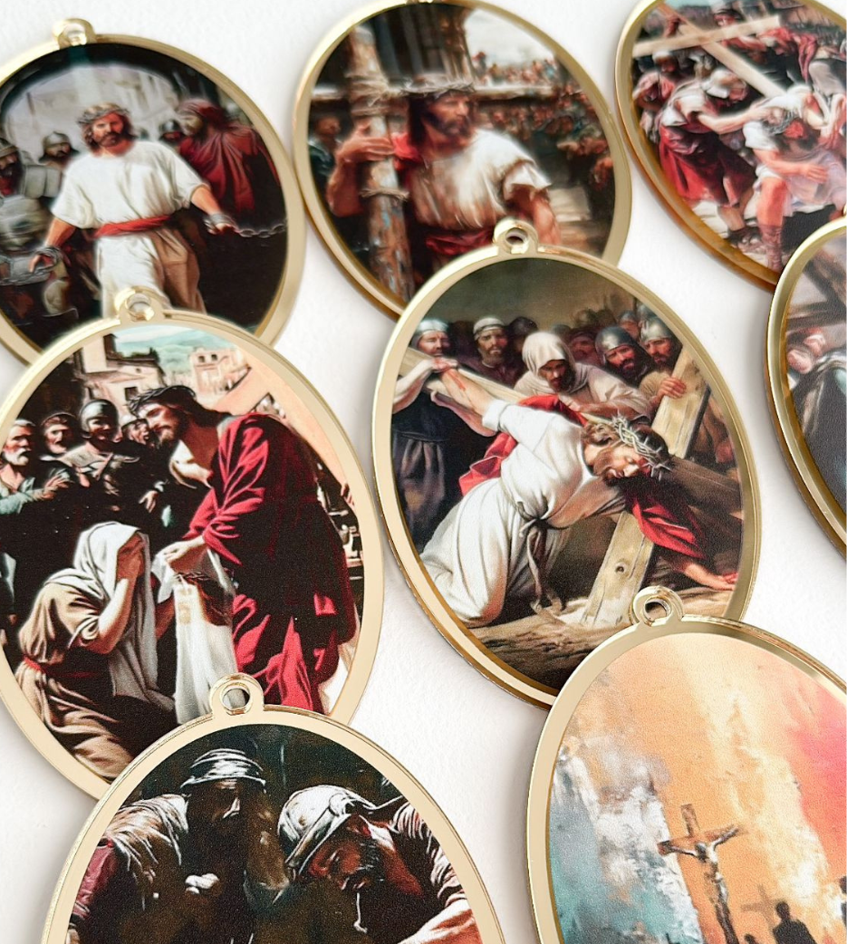 Station of the Cross Ornaments Gold (15 pieces)