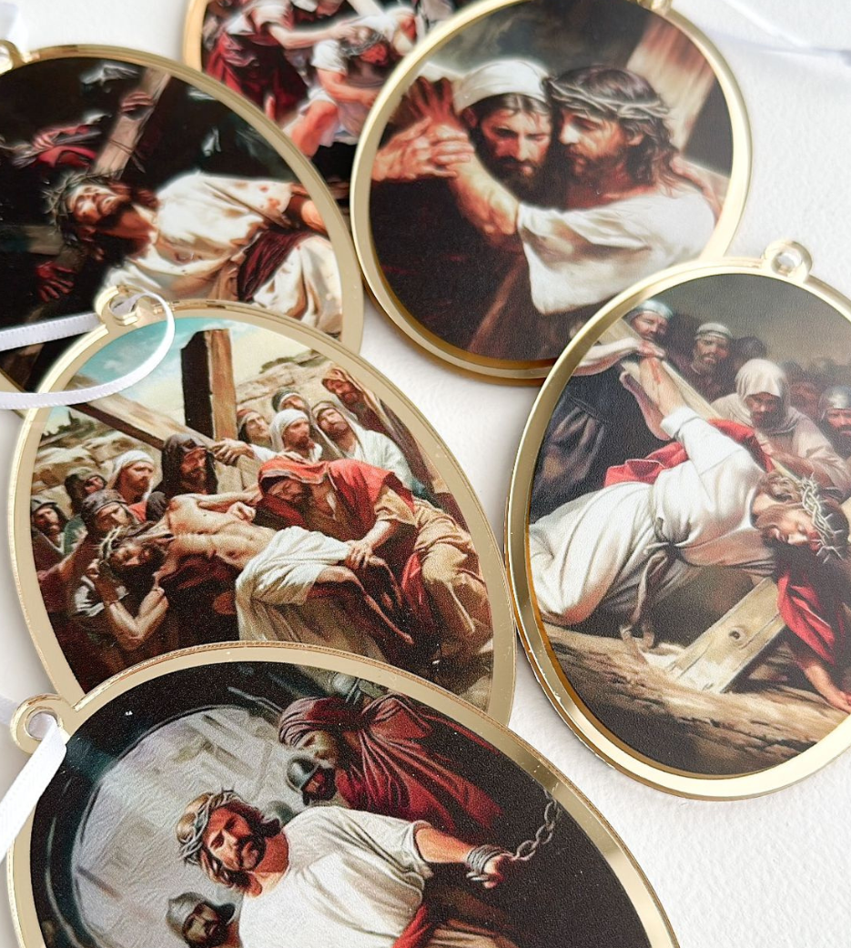 Station of the Cross Ornaments Gold (15 pieces)