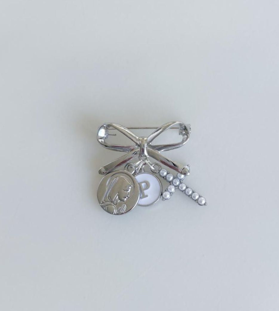 Mary Initial Pearl Bow Pin