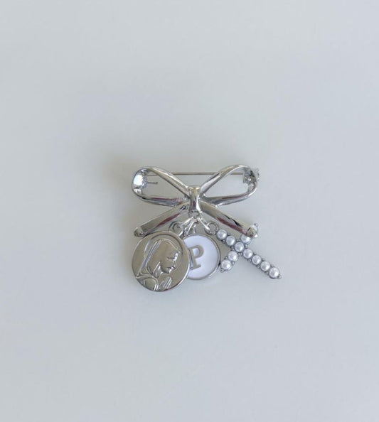 Mary Initial Pearl Bow Pin